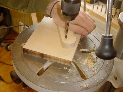 ... die auf der Rückseite mit einem etwas kleineren Durchmesser fertiggestellt werden.