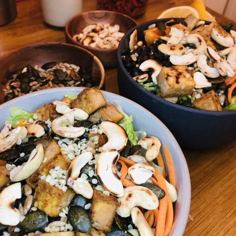 Buddha Bowl Samen und Saaten vegan