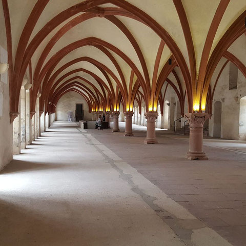 Als Beispiel die Ansicht des Dormitoriums im Kloster Eberbach, Bild H. Forsch