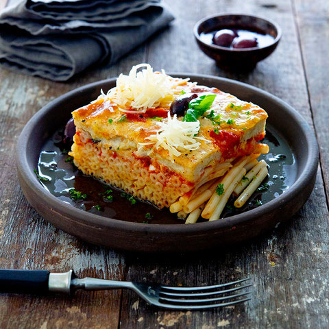 "Pastisio mit Dinkel und Oliven" ©Udo Einenkel, Foodfotograf