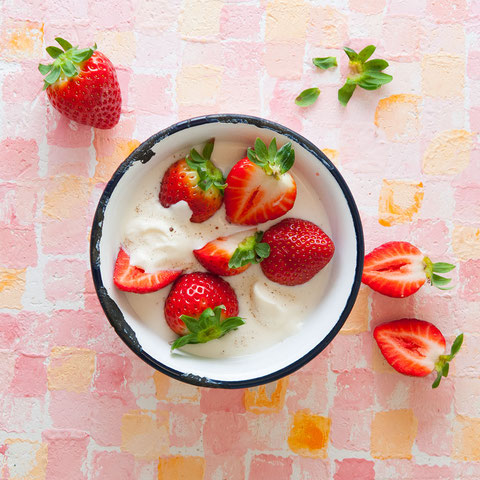 Frische Erdbeeren mit Vanille Yoghurt , Udo Einenkel Foodfotograf