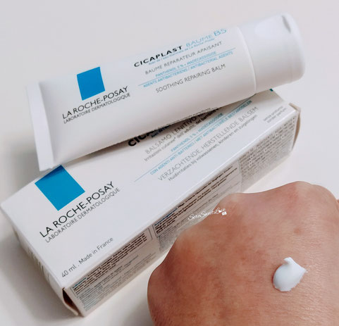  Texture Cicaplast Baume B5 La Roche-Posay sopra dorso mano