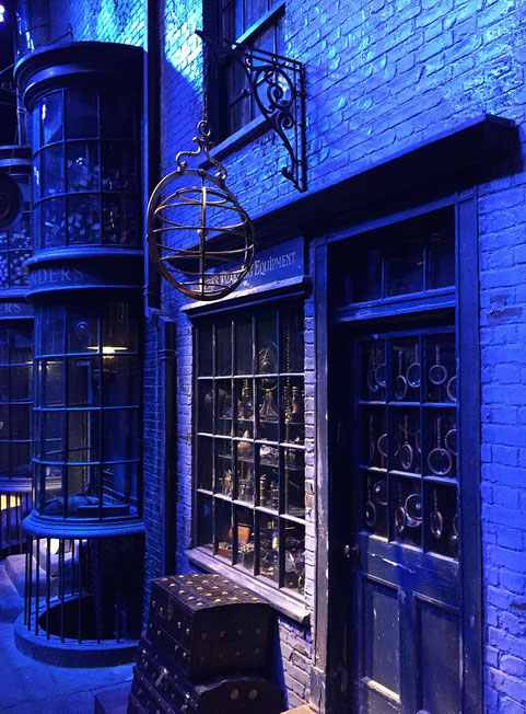 image: nina luca, warner bros london, warner bros studios, harry potter, hogwarts, hogwarts express, harry potter london, harry potter studios, london warner bros