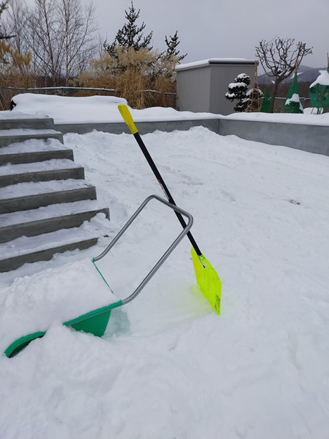 雪かきは北海道札幌市の工務店、いざなみ宅建まで。