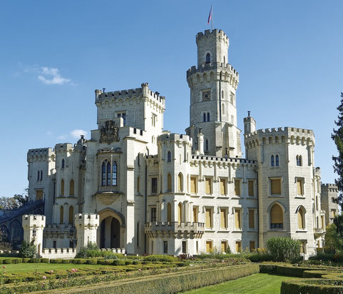 Das weiße Schloss Frauenberg gilt als das schönste in Tschechien