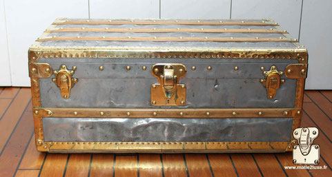malle cabine explorateur clou en cuivre Louis Vuitton