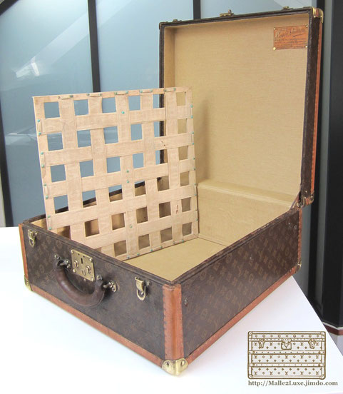 vuitton malle de luxe l’intérieur en toile de lin.