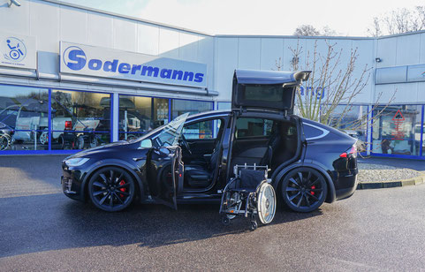 Behindertengerechter Tesla Model X Sodermanns