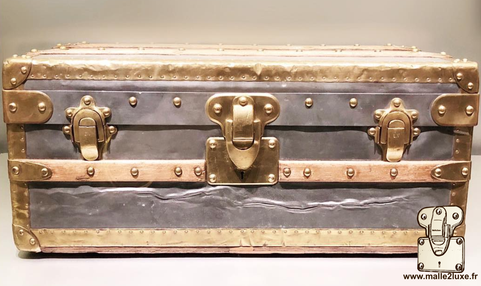 Petite malle cabine louis vuitton en zinc et laiton pour explorateur