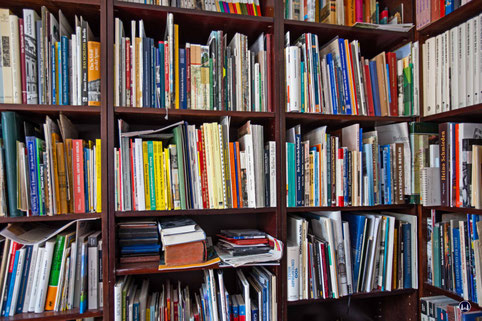 Bücherregal