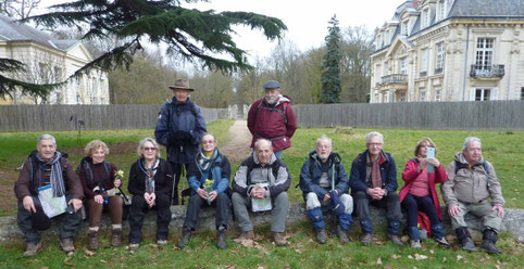 Pour finir, deuxième photo des marcheurs avec Guy (prise de vue de Bernard)