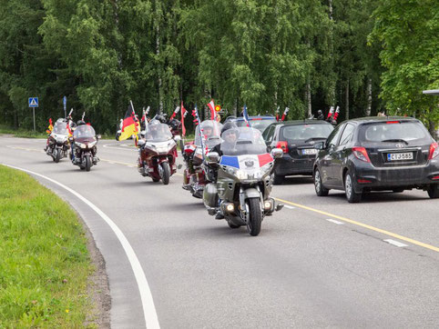 Eri vuosimalleja, kolmipyöräisiä, sivuvaunuja, kaikki kuitenkin Honda Gold Wingejä.