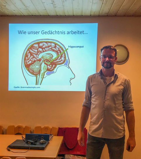 Vortrag von Herrn Diplom Psychologen Jörg Oppitz: Unterschied zwischen Vergeßlichkeit und Demenz, DJK Sportheim