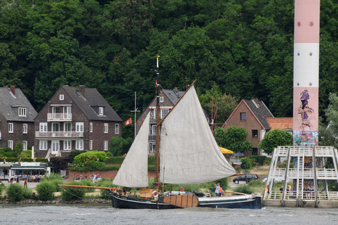 "Elfriede" vor Blankenese