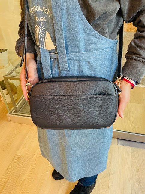 神奈川のレザークラフト教室で作ったミニショルダーバッグ