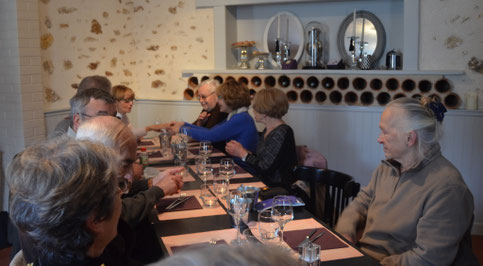 La balade s'est bien déroulée, on est arrivé au resto, tout le monde est sage ...