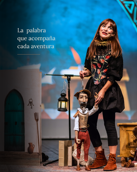 Sara Marina narrando historias con la marioneta en el espectáculo Quixote