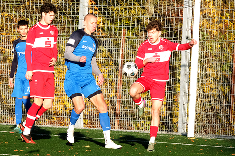 Der FC Preußen Hameln rüstet in der Winterpause auf und verpflichtet sechs ehemalige Spieler des SC Rinteln. Für Marel Gebauer (rechts) und Co. wird es aber kein Wiedersehen auf dem Platz mit den ehemaligen Mitspielern geben.