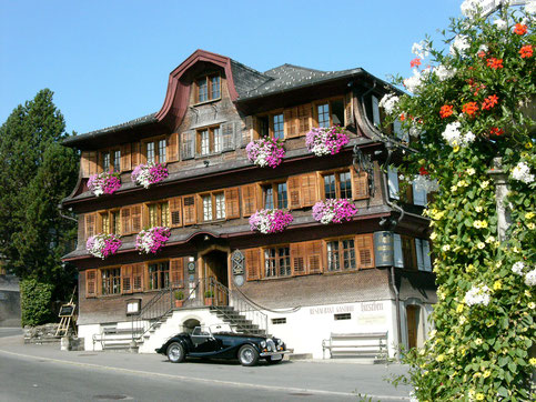 Frontansicht des Hotels Hirschen Schwarzenberg im Bregenzerwald