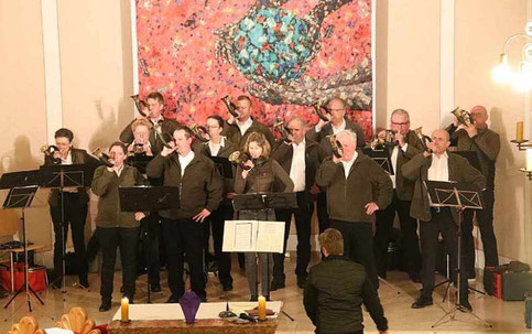 Der Bläserchor vom Buschmannshof begleitet die Hl. Messe musikalisch