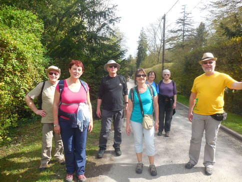 8 marcheurs de l'après-midi le long de la Seine (7 + Christiane qui prend la photo)