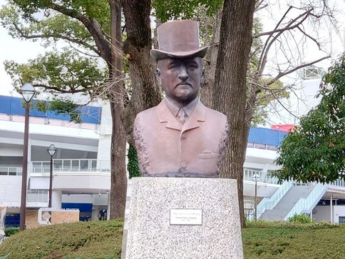 横浜公園　Ｒ.Ｈ.ブラントン胸像