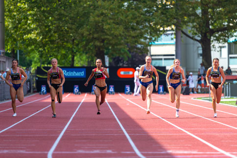Bild @Athletix (mit Noelle, Laura und Elisa)