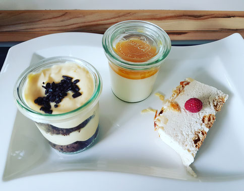 Einfaches Amarettini Parfait mit Sahne