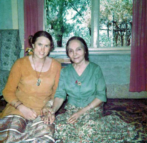 Vesta with Mehera Irani at Meherazad, India