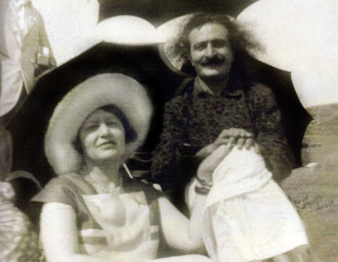 1930s : Elizabeth with Meher Baba - Courtesy of Glow International