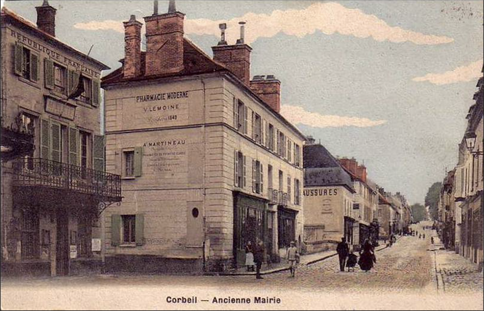 Recto d'une carte postale timbrée au dos avec l'ancienne mairie de Corbeil (Essone)