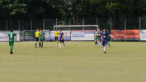 3:0 Senne - Da war die Welt für "Man of the Match" Ole Gruner, den späteren Dreifach-Torschützen Philipp Schlegel und den osmanischen Dauerläufer Furkan Yilmaz noch in Ordnung