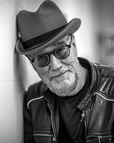 Fischer Z aus England schrieb als eine der populärsten Bands der New Wave-Ära Ende der 70er- und Anfang der 80er-Jahre an der Geschichte des Rocks mit. Im Bild Frontmann und Bandgründer John Watts. Foto: Thorsten Samesch