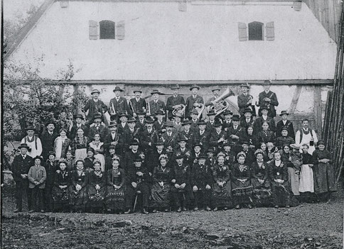 Abb. 2: Die "Alten" aus Alfeld bei einer Hochzeit in Matzenhof, um 1900