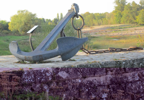 Cet ancre moulé dans les anciennes forges de Cosne fut offert par le port de Rochefort