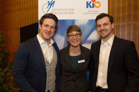 v.l.n.r. Mathias Steiner, Franziska Liebhardt, Timo Boll.   Foto: Treudis Naß/sichtstark.de