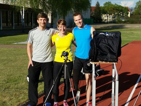 mit Biomechaniker R. Müller vom OSP Rheinland (li.) und Markus Rehm (re.)