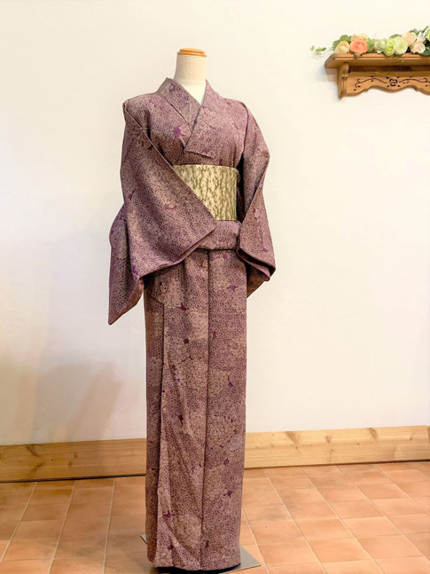 紫色のお召の着物を着たトルソー