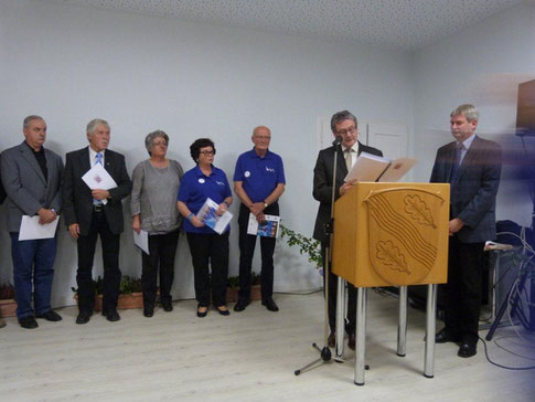 Preisverleihung in Simmershausen - Beate Carl nahm die Urkunde entgegen (Foto: Lkrs. Kassel)