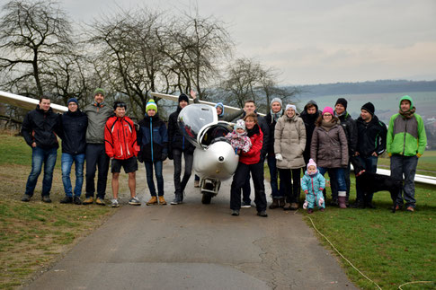 Die Teilnehmer des Hofgeismarer Winterlehrgangs auf dem Segelfluggelände „Dingel“ in Hümme.