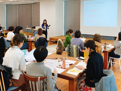 住宅メーカーでの整理収納セミナーの様子
