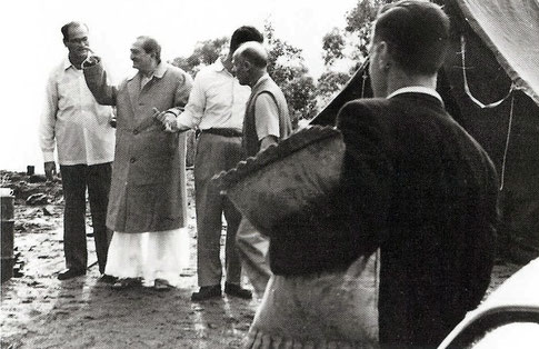 8. Nariman Dadachanji, Eruch Jessawala, Francis Brabazon and Stan Adams with cushion. Photo taken by Colin Adams, courtesy of Avatar's Abode Archives.