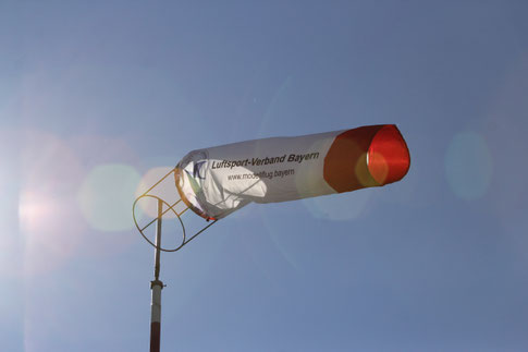 strammer Wind bei schönem Wetter im April