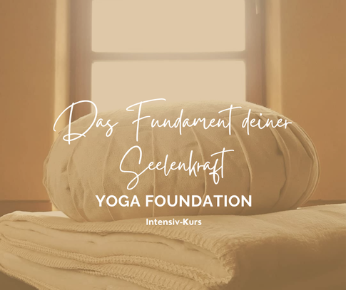 Menschen in Meditation beim Yoga