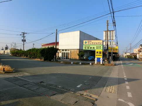 　 木室家具団地の入り口　（写真左側の敷地内に株式会社KINOMEがあります）