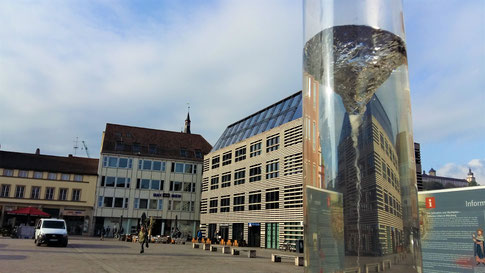 Wasserstrudelsäule auf dem Unteren Markt in Würzburg