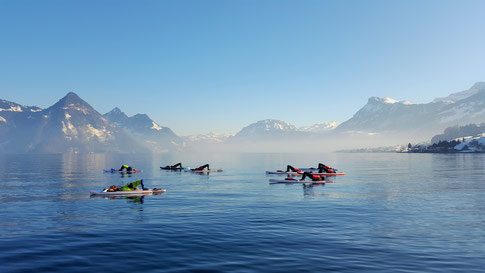 SUP Yoga auf dem Vierwaldstättersee in Buochs