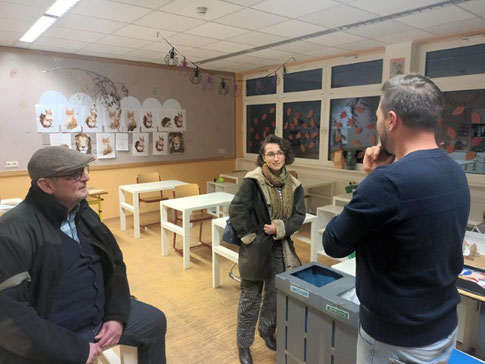 Foto: Caritas-Geschäftsführer Martin Riegraf, SPD-Landtagskandidatin Joana Stöhrer da Costa und Martin Häußler von pro juve (v.l.) diskutieren Pläne der aktuellen Landesregierung.