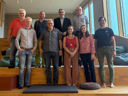 Die SPD-Landtagskandidatin für Waldshut-Rheinfelden, Joana Stöhrer da Costa (vorne Mitte), zu Besuch an der Alemannenschule Wutöschingen