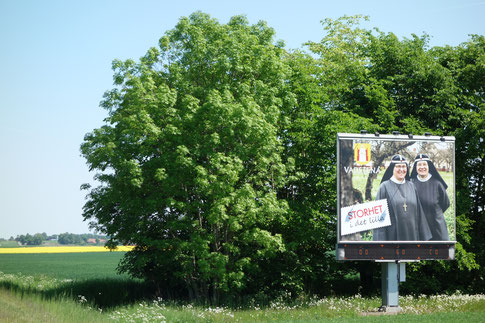 Am Ortseingang von Vadstena wird man von den Birgittaschwestern begrüßt